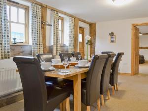 The Olde Granary - E4298