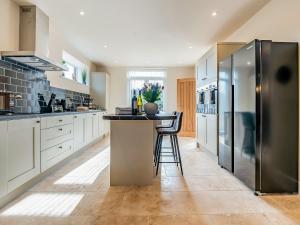 Old Barn 2 - Uk48478