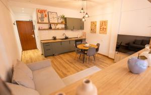 Yellow - Tsimiski & Aristotle City Center