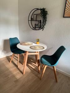 Mustard-colored apartment for two