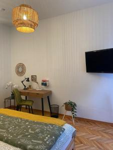 Mustard-colored apartment for two