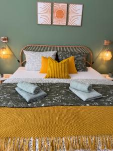 Mustard-colored apartment for two