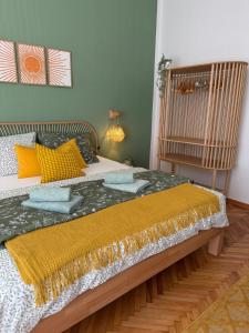 Mustard-colored apartment for two