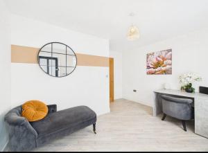 Elegant 3-Bed Near Station, Pantiles & Calverley