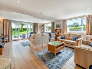 Llwyncelyn Farmhouse