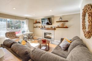 Walk to Giant Steps and Hot Tub Brian Head Condo!