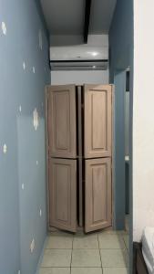 Her Waves & Wi-Fi Boutique Hotel