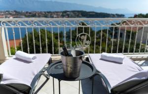 Amazing Apartment In Selca With Wifi