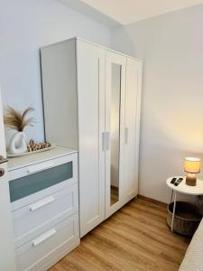 Modernes 2-Zi Apartment mit Terrasse und Garten