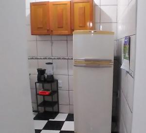 CASA CENTRO RIO DAS OSTRAS COM WI-FI INTERNET KITNET GRANDE ATÉ 6 Pessoas