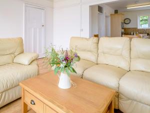 On The Beach, East Yardley House - Uk31203