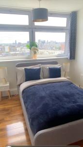 2 bedroom Apartment, London Skyline Views over Canary Warf