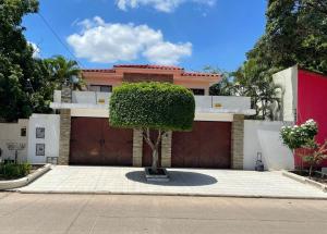 Habitación amplia y cómoda con baño privado-Zona Norte, Santa Cruz