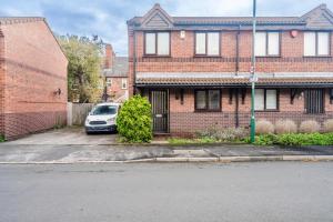 Great Location 2 Bedroom House in Nottingham, Private Garden, Fast Wi-Fi and Free Parking