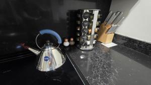 Quiet cheerful condo in the heart of OTR!