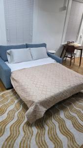 Quiet cheerful condo in the heart of OTR!