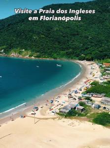 Casa com Churrasqueira poucos metros da Praia