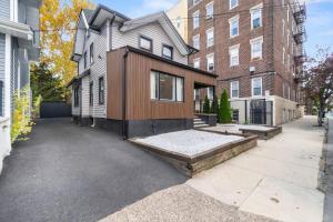 Modern 5BR Corporate Stay 10 Mins to NYC + Parking