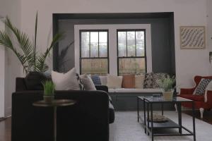 Steps from Live Music Venues-Guest Room Extended Stays