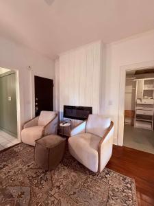 Peaceful Guest Suite with Microwave & Fridge