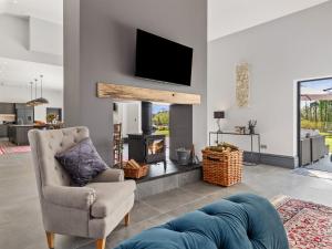 The Courtyard - Uk47180