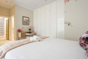 Sophisticated Maisonette in Prestigious Hyde Park