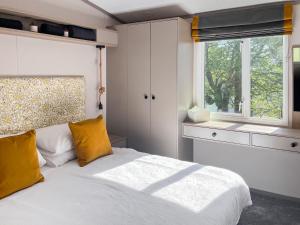 Katies Cosy Caravan - Uk48380