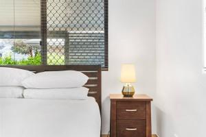 Modern 1-Bed Retreat with Patio & Shed Access