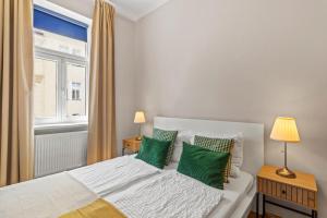 Designer Flat I 5 Minutes to Metro I Fast Wifi