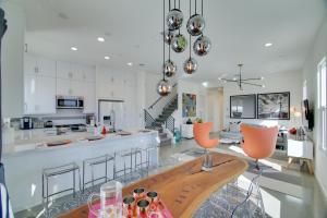 Mountain-View Deck and Pool Luxe Palm Springs Home