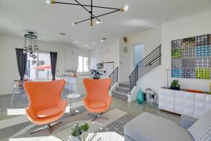 Mountain-View Deck and Pool Luxe Palm Springs Home