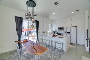 Mountain-View Deck and Pool Luxe Palm Springs Home