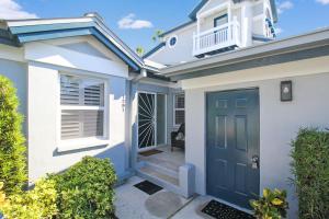 Charming lakefront condo on Siesta Key - GBB 1291