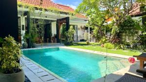 Villa Mint Dua, Peaceful 3BR Villa - Near La favela Seminyak