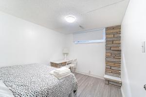 Bright & Spacious 2 Bedroom Apartment Free Wi-Fi, Free Parking, Near Nature Trails