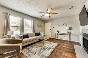 Upgraded 1BD condo Pool Irving I45