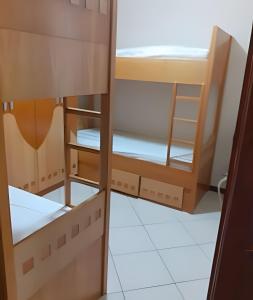 Apto no centro de Bombinhas 100 metros do mar.