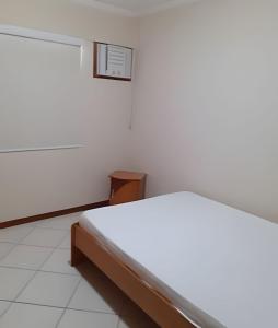 Apto no centro de Bombinhas 100 metros do mar.