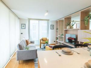 HOM l Las Condes 2D2B Metro Alcantara con Parking