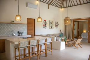 Seseh Beach-Twin Villa Celestine 3 Bedrooms Villa with Private Pool-650 m to beach