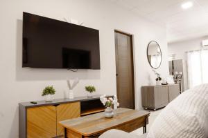 Green Valley House Santa Ana