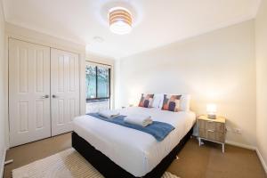 Under the Grapevines with Pool & BBQ