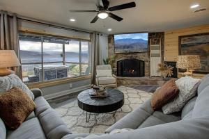 Luxury Retreat with Jaw-Dropping Mountain Views