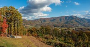 Luxury Retreat with Jaw-Dropping Mountain Views