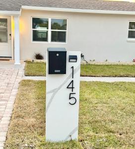 Luxurious 3 bedrooms 2 bath Ultimate Beach Life! 5 min walk to beach!