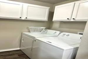 New 2BD Pool DFW I041