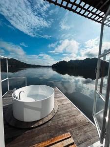 ลอยภิรมย์ Loypirom