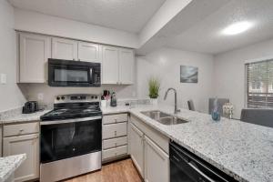 New 1BD Pool DFW South I010