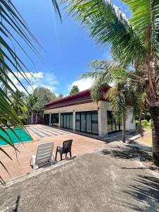 RoominVilla2bed1bathsharepoolwithtentoaonangbeachbyscooter