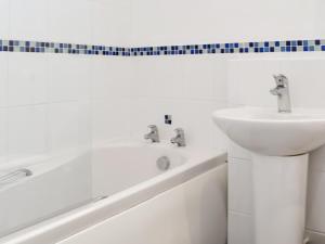 Mother Ivys Bay - Uk47553